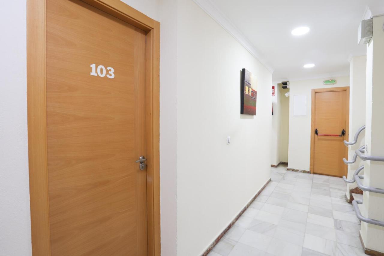 Hostal La Campana La Línea de la Concepción エクステリア 写真