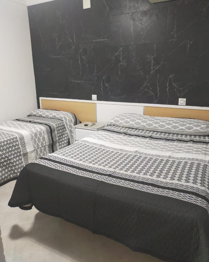 Hostal La Campana La Línea de la Concepción エクステリア 写真