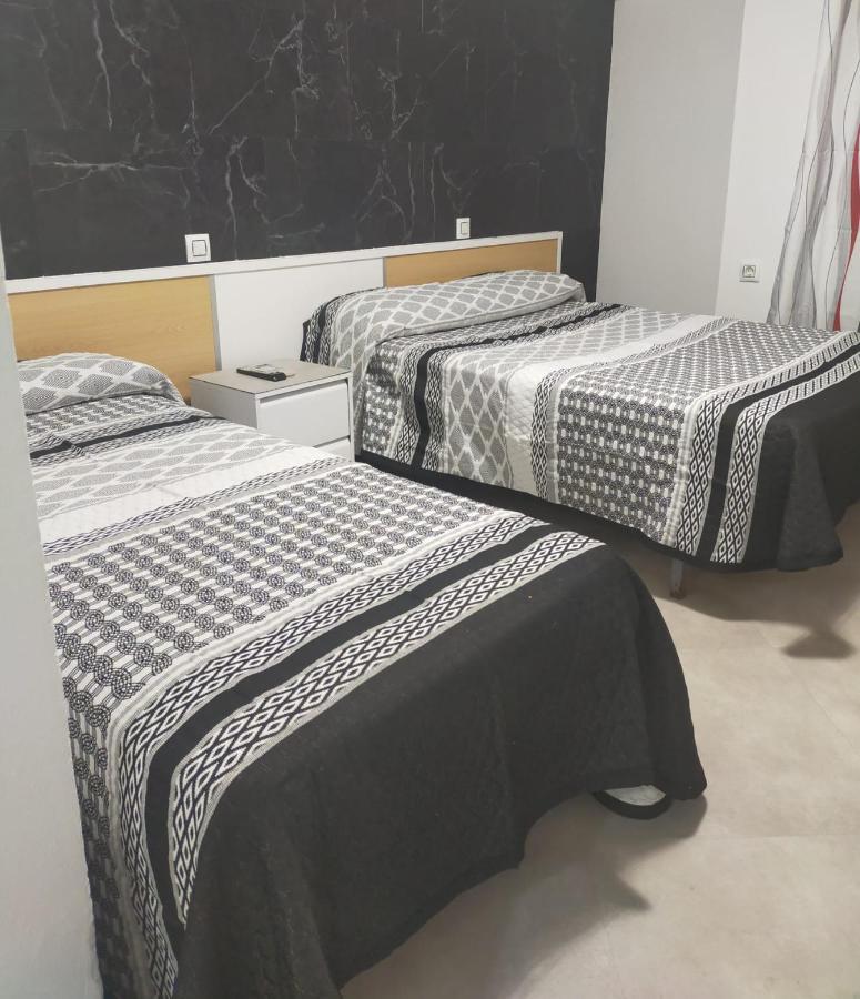 Hostal La Campana La Línea de la Concepción エクステリア 写真