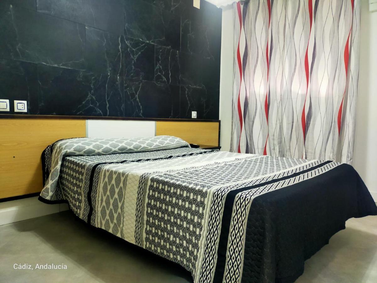 Hostal La Campana La Línea de la Concepción エクステリア 写真