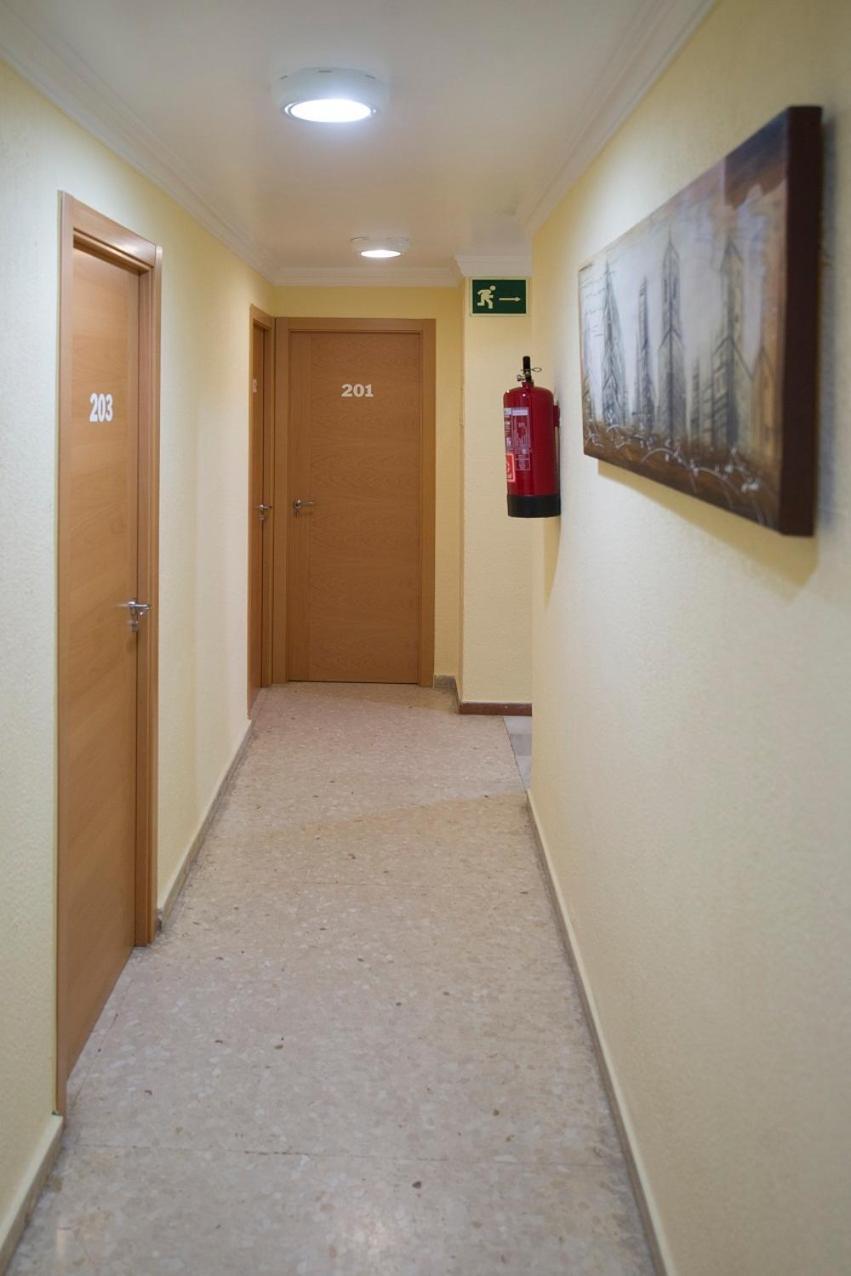 Hostal La Campana La Línea de la Concepción エクステリア 写真