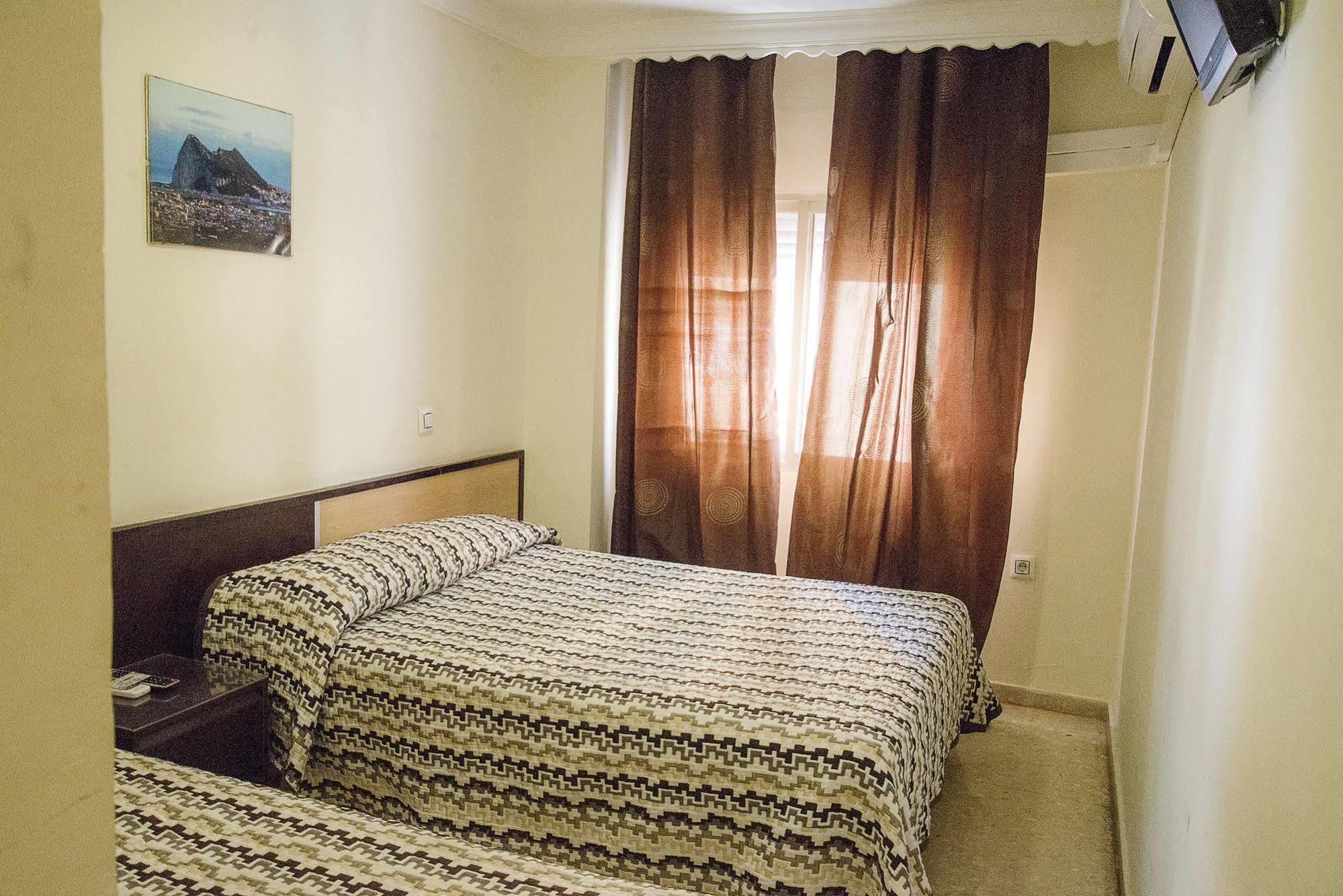 Hostal La Campana La Línea de la Concepción エクステリア 写真