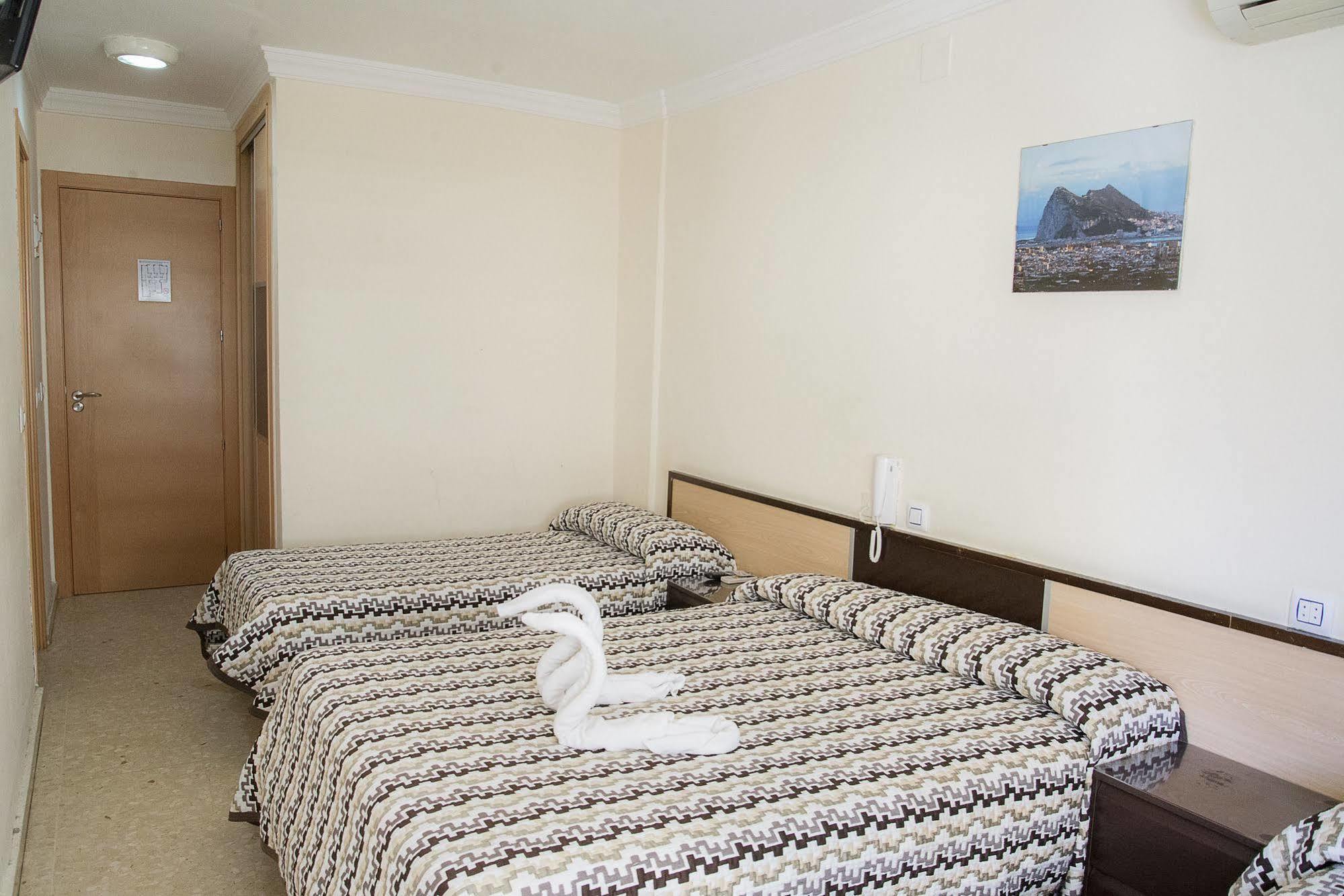 Hostal La Campana La Línea de la Concepción エクステリア 写真