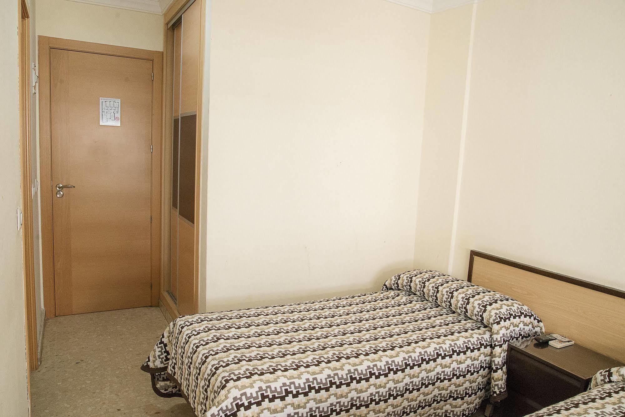 Hostal La Campana La Línea de la Concepción エクステリア 写真