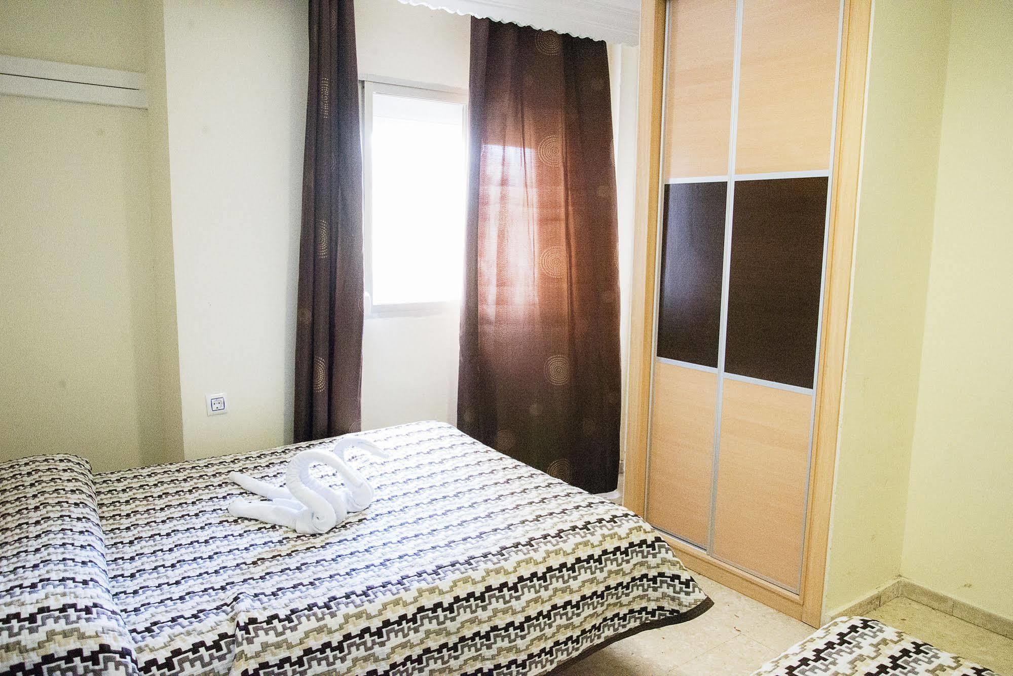 Hostal La Campana La Línea de la Concepción エクステリア 写真