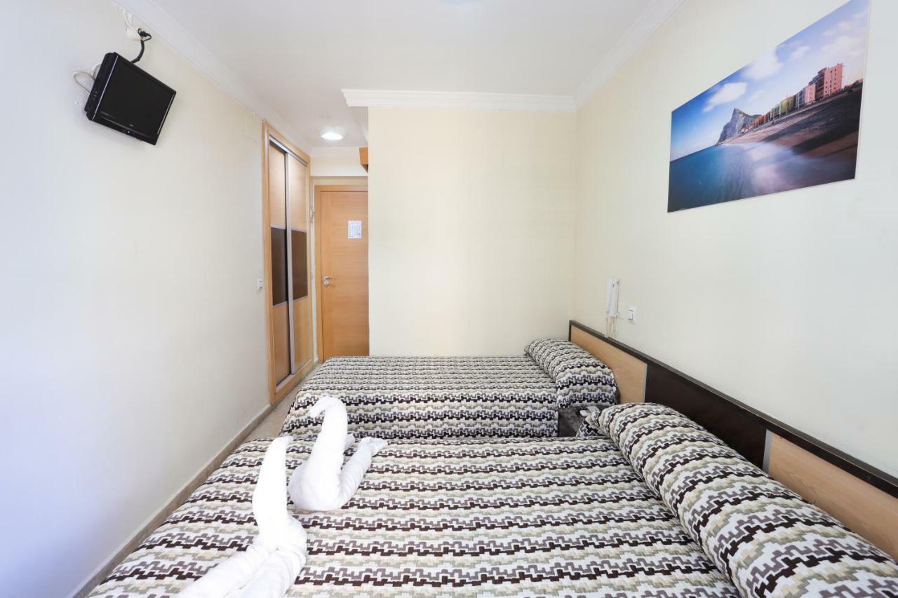 Hostal La Campana La Línea de la Concepción エクステリア 写真