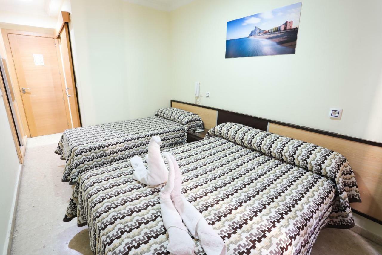 Hostal La Campana La Línea de la Concepción エクステリア 写真