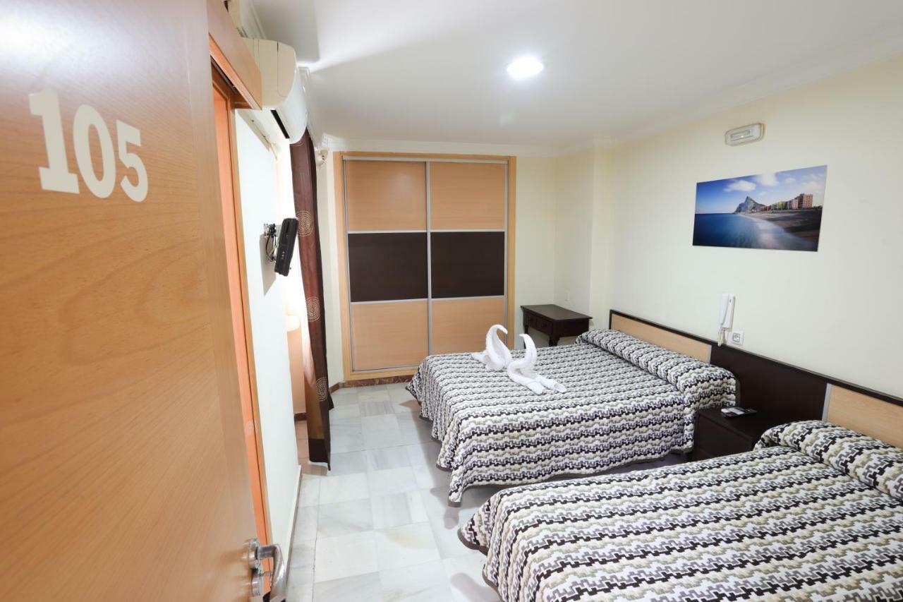 Hostal La Campana La Línea de la Concepción エクステリア 写真