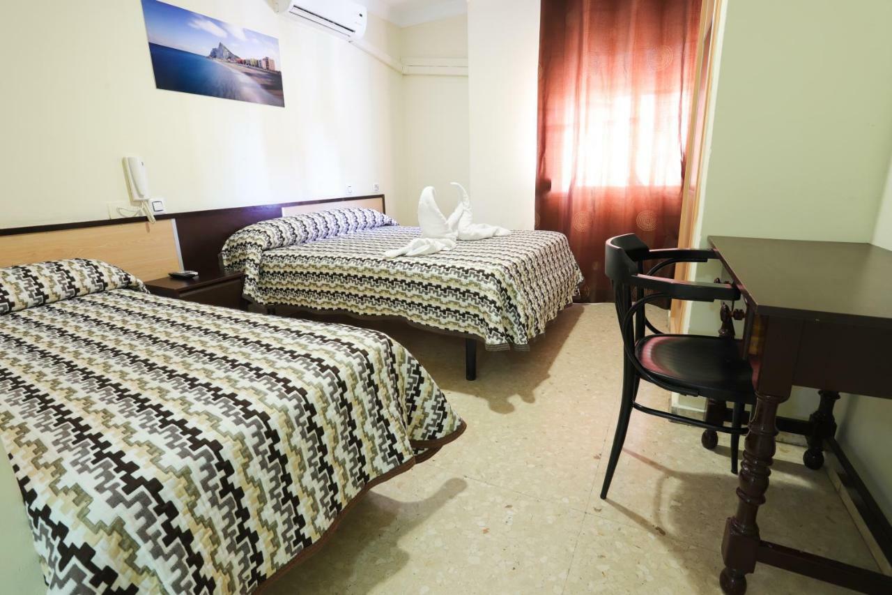 Hostal La Campana La Línea de la Concepción エクステリア 写真