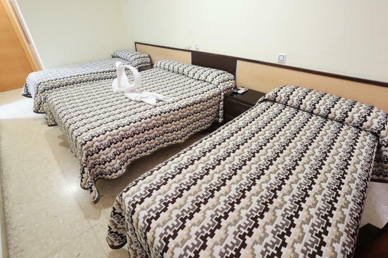 Hostal La Campana La Línea de la Concepción エクステリア 写真