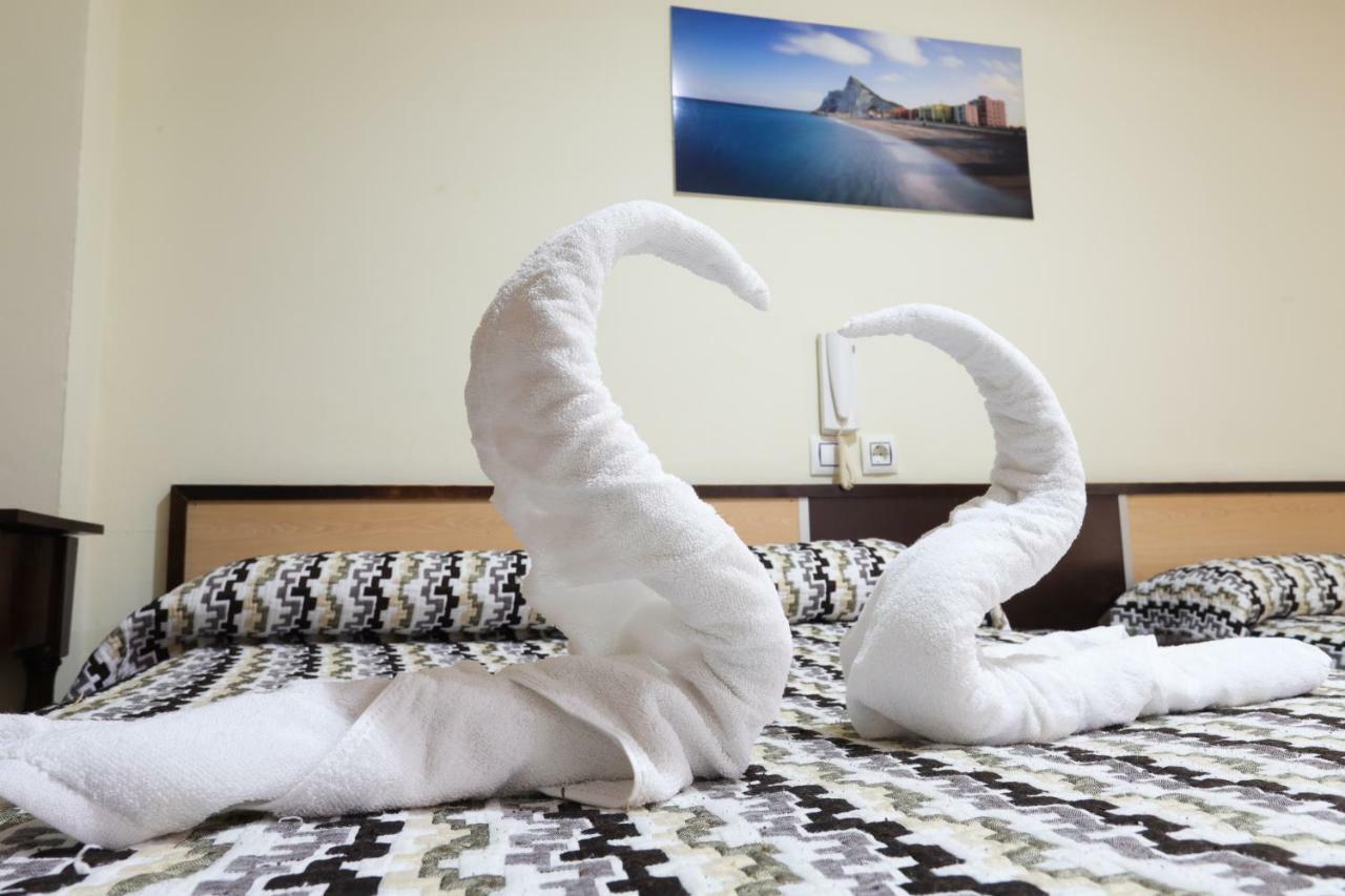 Hostal La Campana La Línea de la Concepción エクステリア 写真
