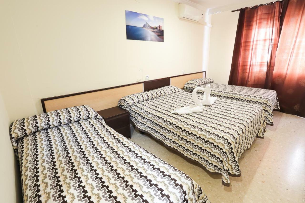 Hostal La Campana La Línea de la Concepción エクステリア 写真