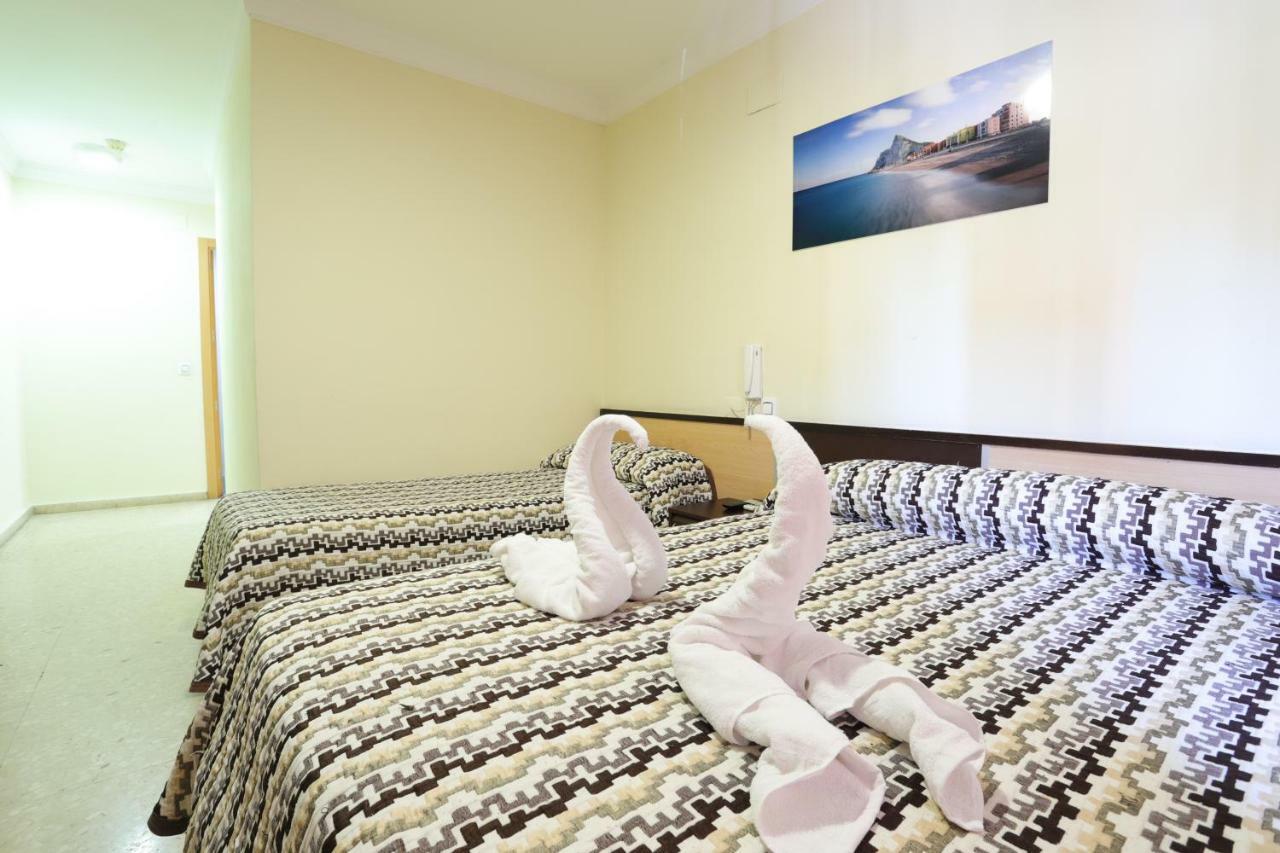 Hostal La Campana La Línea de la Concepción エクステリア 写真