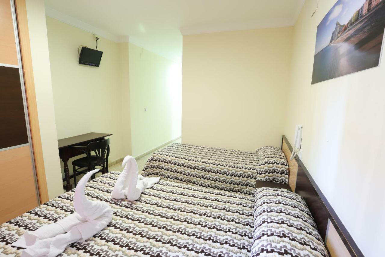 Hostal La Campana La Línea de la Concepción エクステリア 写真