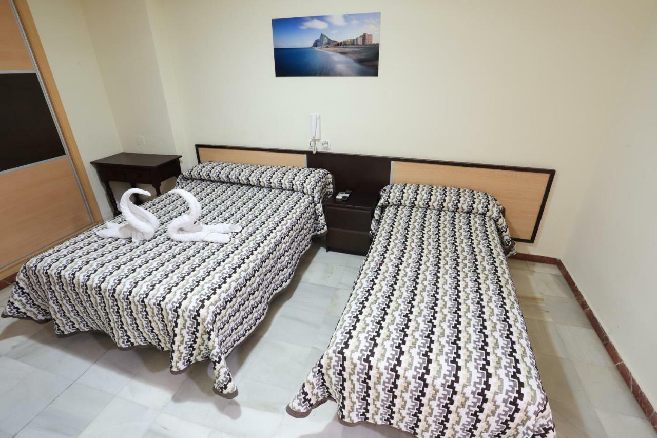 Hostal La Campana La Línea de la Concepción エクステリア 写真